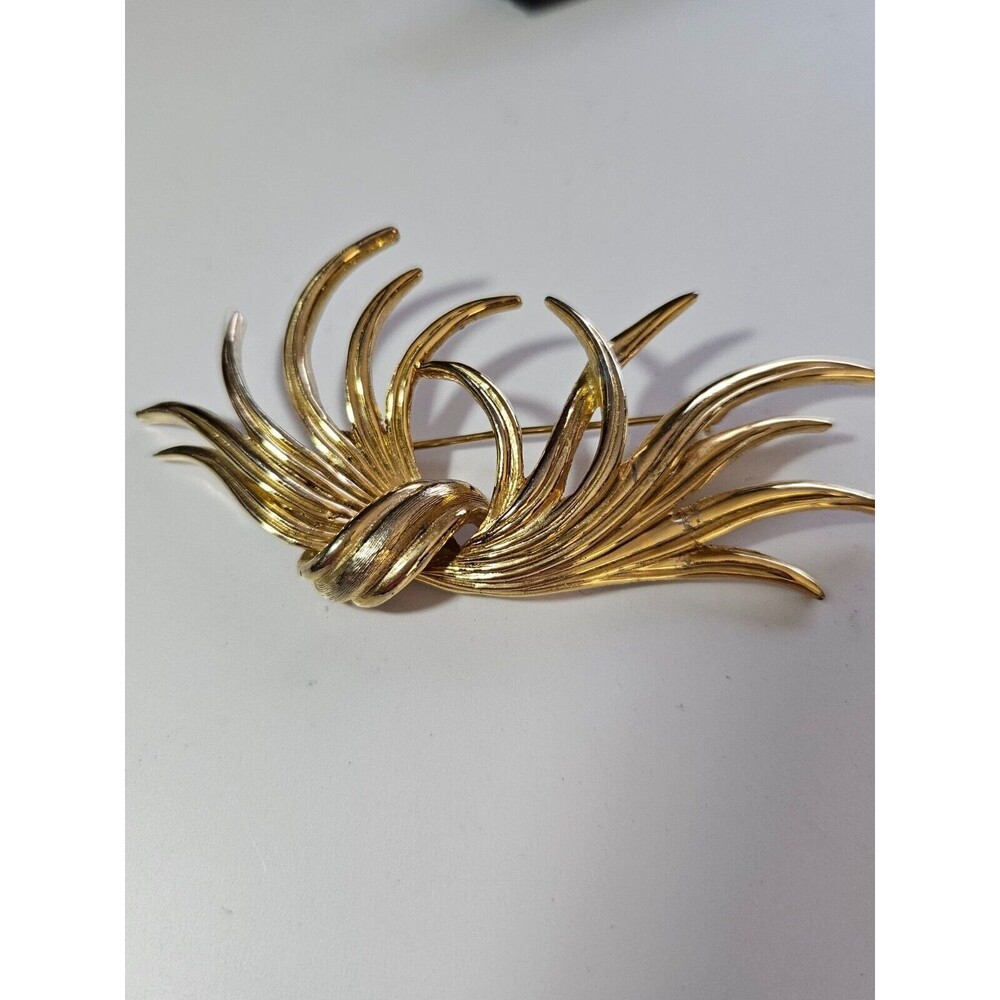 Boucher vintage gold tone brooch